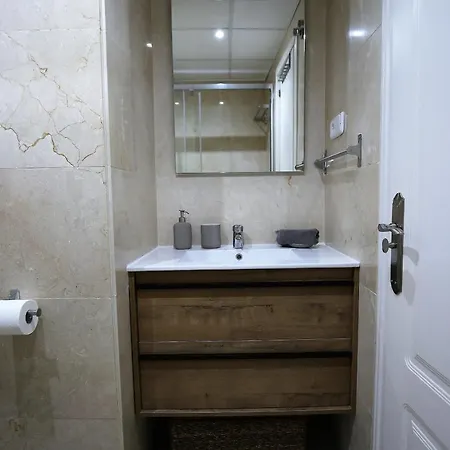 Real - 1 Bedroom Apartment *