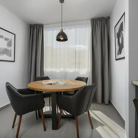 Real - 1 Bedroom Апартаменты