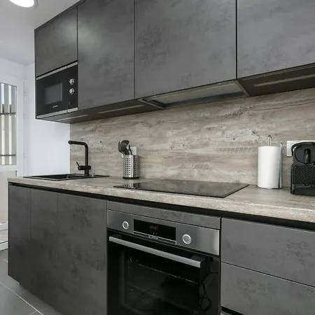Real - 1 Bedroom *